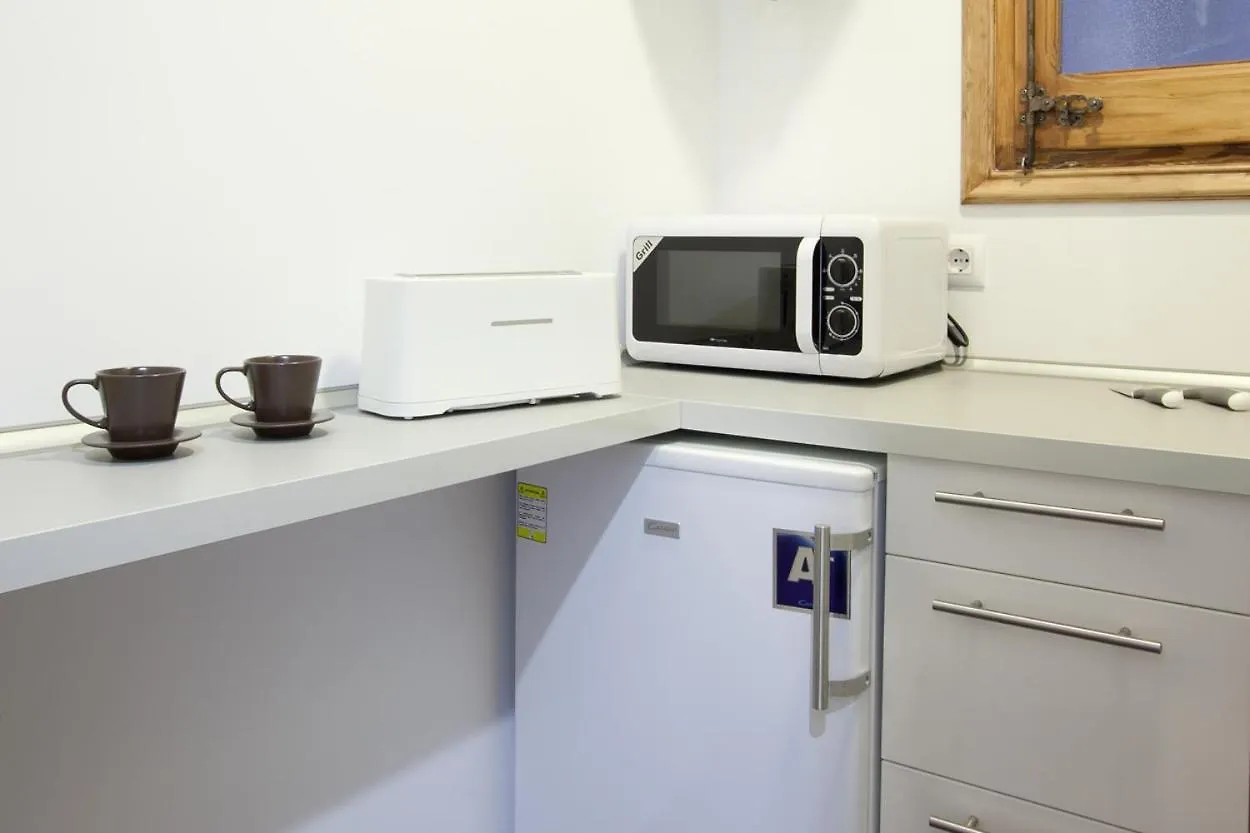 Modern 2-Bedroom Apartment Near Sagrada Familia contacts
