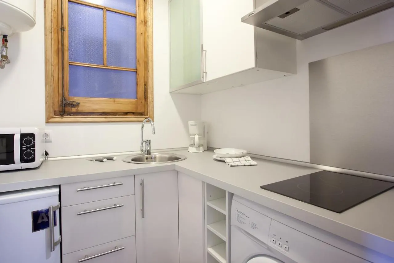 Modern 2-Bedroom Apartment Near Sagrada Familia Barcelona Spanyolország