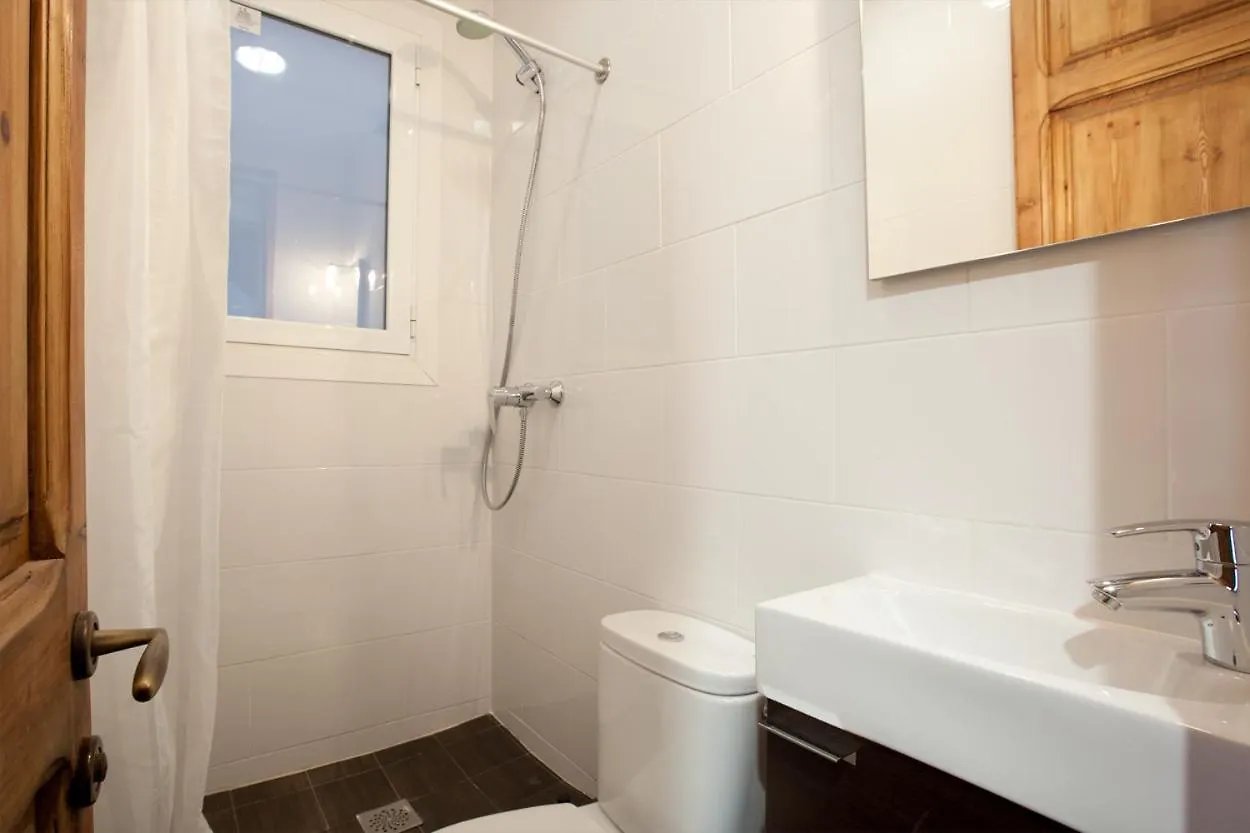 Modern 2-Bedroom Apartment Near Sagrada Familia Barcelona Spanyolország